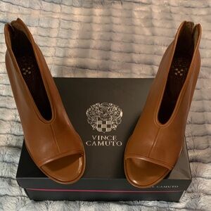 Women’s Vince Camuto Booties, size 9, tan